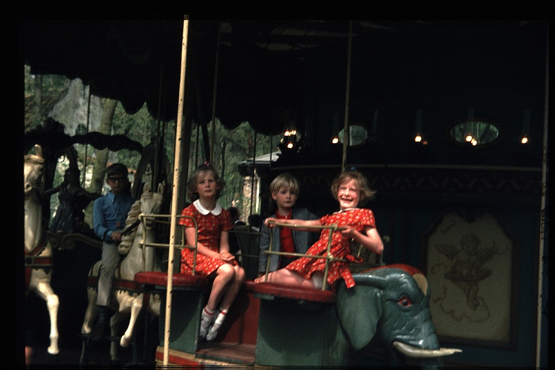 04.Efteling mei 1970 Brigitte,Marion,Peter.JPG